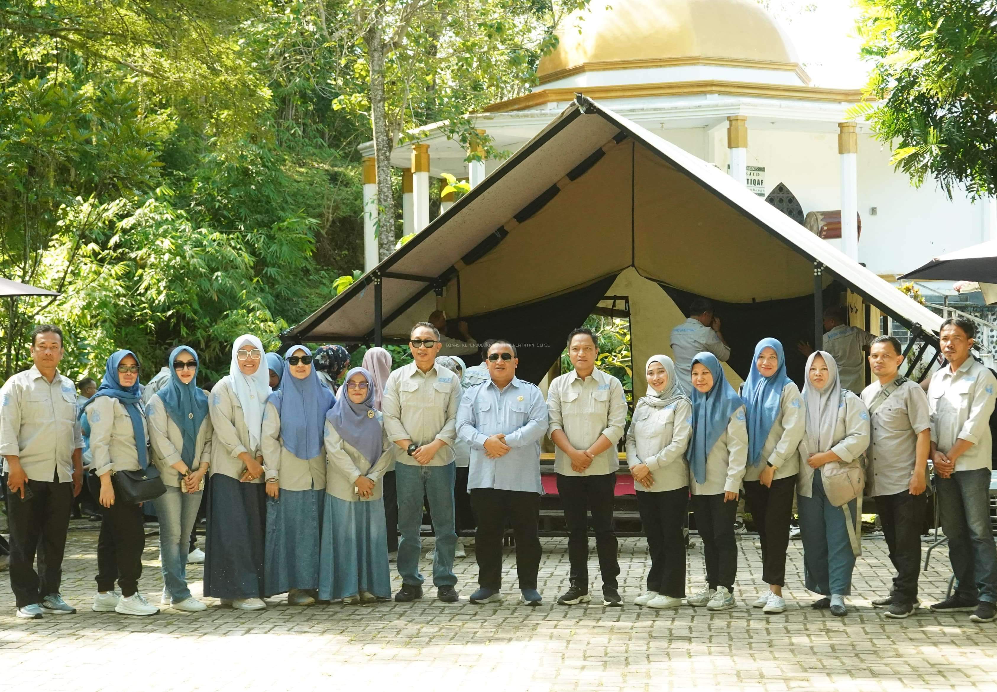 Dinas Dukcapil Bone Bolango Meriahkan Family Gathering dan Doa Akhir Tahun